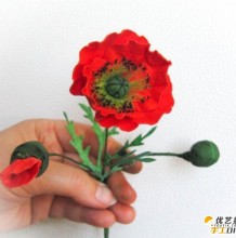 用简单的纸制作出来的精美漂亮红色虞美人花朵    漂亮花朵的手工折纸制作教