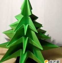 手工折纸立体圣诞树纸艺  绿色立体圣诞树  立体效果的圣诞树手工折纸教程图