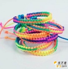 手工编织少女五彩手绳  多色拼接的时尚少女装饰手绳  教你如何编织手绳饰品