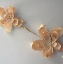 利用玉米皮创意制作成精美逼真的牡丹花 如何用玉米皮制作成漂亮的花朵