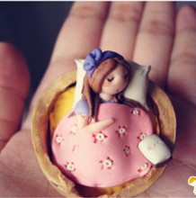 核桃里的拇指小姑娘软陶粘土手工制作作品图解 沉睡中的可爱小姑娘粘土