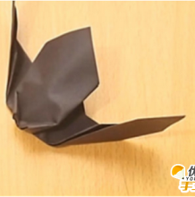 手工折纸出万圣节立体图形小蝙蝠 小巧可爱的立体万圣节蝙蝠DIY制作教程