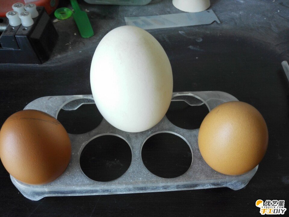 用鸡蛋壳来雕刻的精美手工制作品  在鸡蛋壳上雕刻的手工制作步骤教程 _www.youyix.com