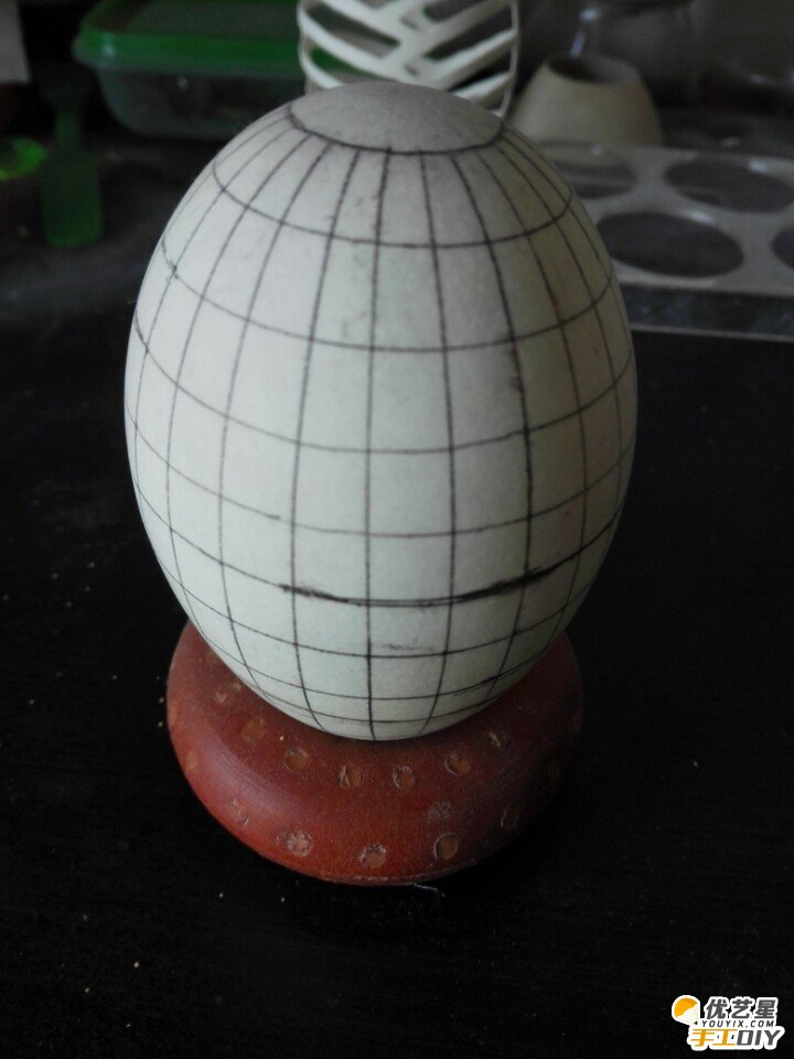 用鸡蛋壳来雕刻的精美手工制作品  在鸡蛋壳上雕刻的手工制作步骤教程 _www.youyix.com
