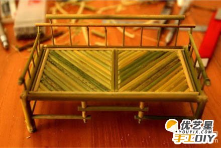 怎么使用竹子制作出精美的手工 用竹子制作的精美迷你家具 竹子小椅子手工diy_www.youyix.com