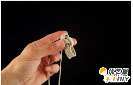 简约风格的编织小球 简单美观的绳编小球吊坠手工制作_www.youyix.com