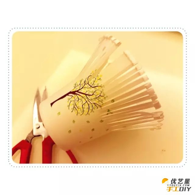 纸杯创意个性作品   如何用纸杯简单地制作出精美唯美又小巧可爱的手工艺品_www.youyix.com