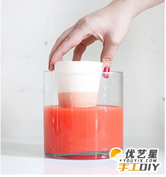 利用简单的染色方法    教你如何把杯子花盆摇身一变成唯美又清新的器皿_www.youyix.com