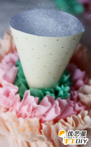 用纸和布手工制作出来的可爱精美的冰淇淋装饰挂件手工DIY制作教程_www.youyix.com