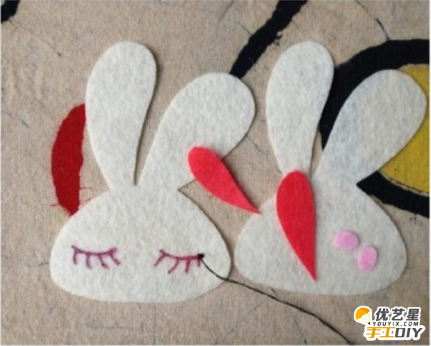 超级可爱的小兔子抱枕 简单手工布艺制作出可爱呆萌精致的兔子抱枕制作教程_www.youyix.com