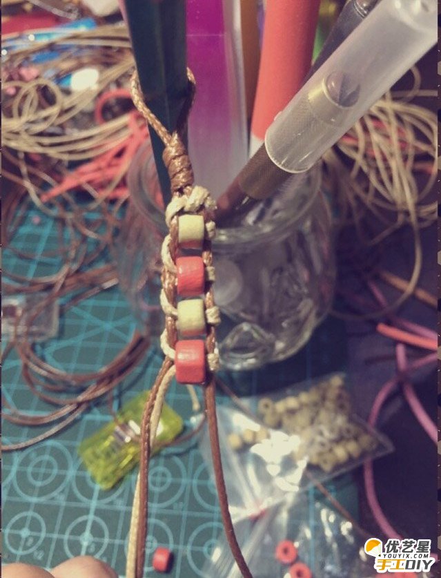 清新唯美夏款串珠编织手绳手链手工制作教程图解 细腻的编织了带有民族风的手绳_www.youyix.com