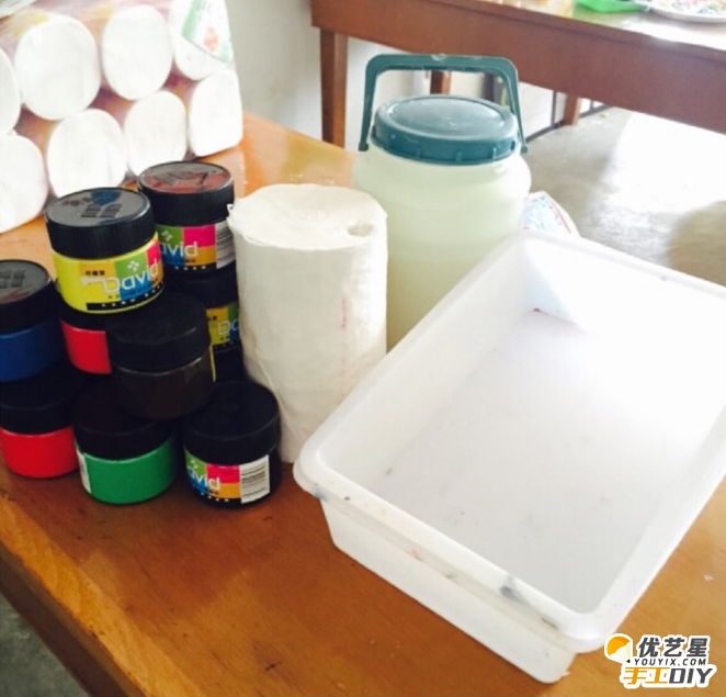 如何简单制作出儿童创意的彩色纸浆泥 精致好看可爱的彩虹餐盘画手工制作教程_www.youyix.com