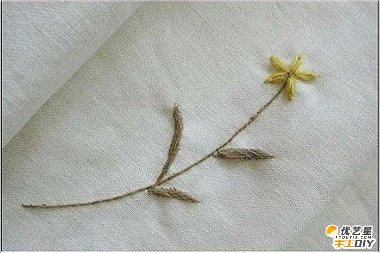 如何简单的刺绣出一朵花朵 一朵漂亮唯美的五角星花朵的手工刺绣图解教程_www.youyix.com