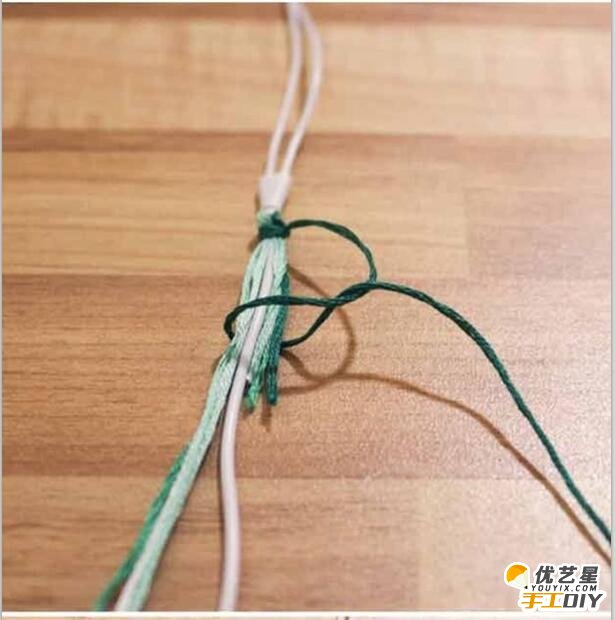 手工diy编织耳机线 耳机线的创意改造编织 耳机线的手工编织制作教程_www.youyix.com