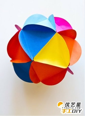 多彩立体圆球体手工折纸 绚丽多彩的圆球体挂饰 手工折纸多彩圆球体