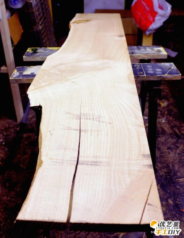 用废旧的木板创意改造制作成时尚潮流的家具 家具的创意制作教程_www.youyix.com