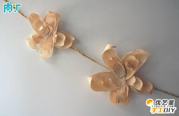利用玉米皮创意制作成精美逼真的牡丹花 如何用玉米皮制作成漂亮的花朵_www.youyix.com