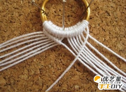 时尚编织女生纯白款式手镯    教你如何打造一款时尚气质的美女手链手绳编织绳纯白手镯_www.youyix.com