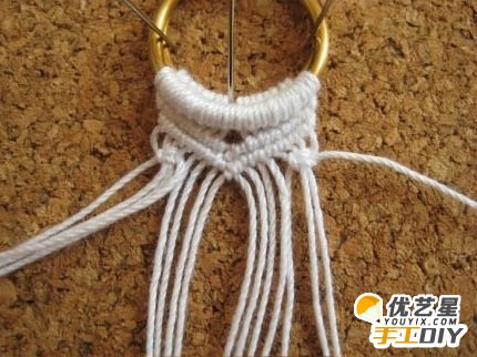 时尚编织女生纯白款式手镯    教你如何打造一款时尚气质的美女手链手绳编织绳纯白手镯_www.youyix.com