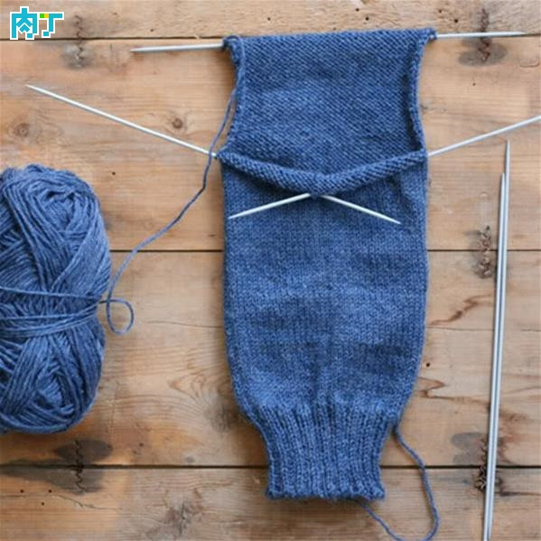 毛线袜如何手工编织 实用简约的毛线袜的手工编织教程 手工diy编织袜子_www.youyix.com