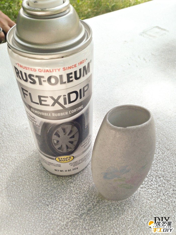 手工给家里生活用品瓶罐喷漆或涂料  把不同品种的瓶罐喷漆成套装组合  手工喷漆涂料教程_www.youyix.com