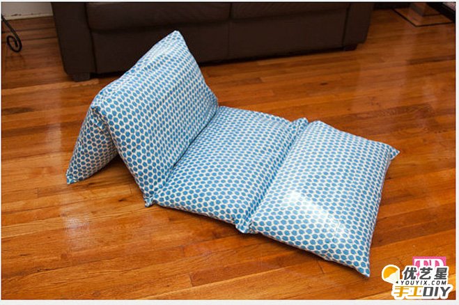 用枕头制作成的懒人沙发床布艺手工教程图解 软绵绵的沙发 躺着很舒服_www.youyix.com