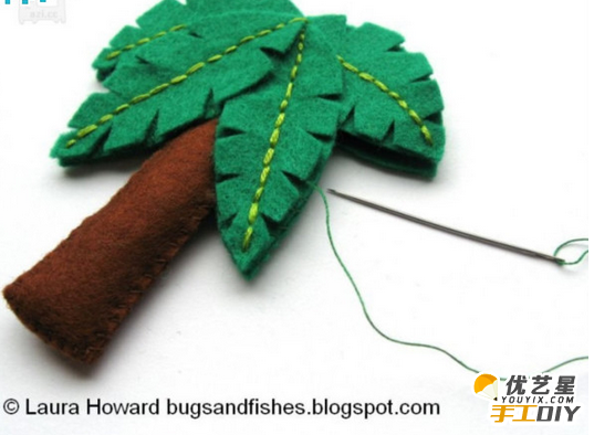 如何利用布料来手工制作出一些可爱的玩偶 简单的布艺活制作小树木玩偶教程_www.youyix.com