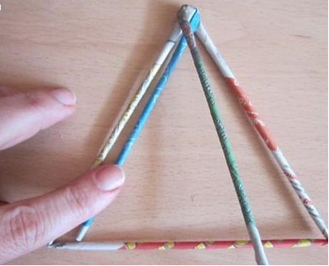 精巧好看的五角星折法 手工利用旧杂志变废为宝 简单制作出五角星的教程_www.youyix.com