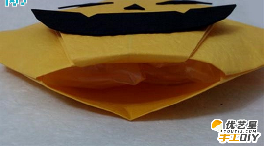 如何手工DIY制作可爱万圣节南瓜灯的折纸做法 简单纸艺制作南瓜灯的教程图解_www.youyix.com