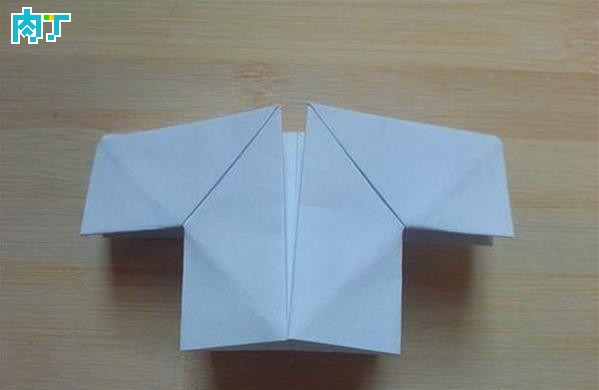 手工纸艺制作教程 双轮船的手工折纸制作教程 如何简单的折出逼真形象的轮船_www.youyix.com