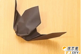 手工折纸出万圣节立体图形小蝙蝠 小巧可爱的立体万圣节蝙蝠DIY制作教程