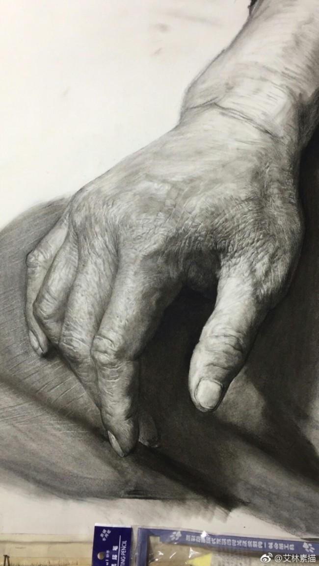 逼真写实的手部特写素描画图片手绘教程手部素描画法步骤分解