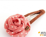 漂亮小巧的粉红发夹 如何简单制作一个精致小巧漂亮的粉红小花发夹手工布艺
