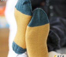 毛线袜如何手工编织 实用简约的毛线袜的