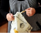 一块普通简单的布快速改造成环保手提袋的手工制作教程图解 变废为宝 循环利