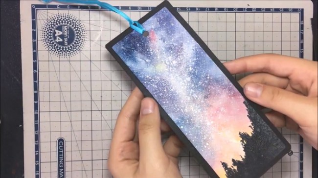 【视频】超美的水彩星空书签手绘diy制作教程 美翻了_www.youyix.com