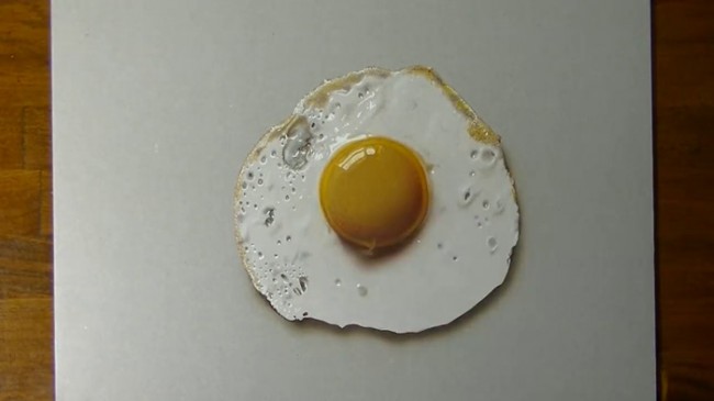 【视频】超写实逼真的荷包蛋彩铅手绘视频教程 荷包蛋的画法_www.youyix.com