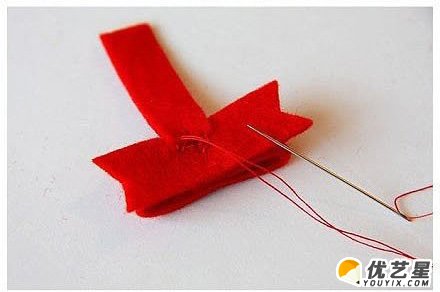 简单基本款不织布蝴蝶结制作教程 蝴蝶结发卡怎么制作 不织布蝴蝶结制作方法_www.youyix.com