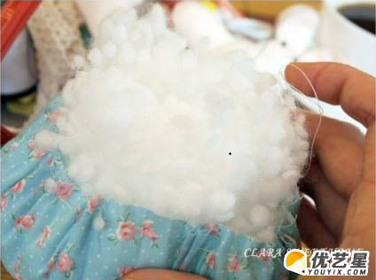 一个小巧可爱的兔子手工教程图解 可爱小兔子绒布玩偶手工diy_www.youyix.com