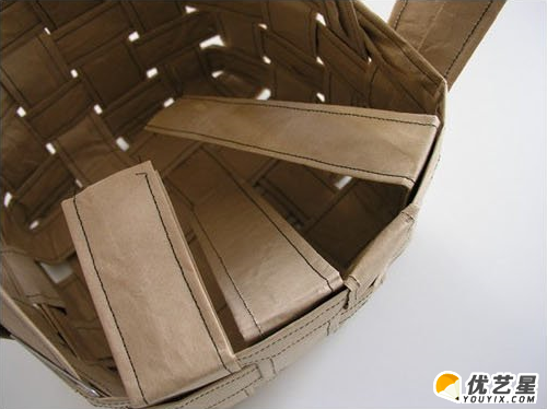 简单又很实用的手工编织收纳盒 用牛皮纸编织的收纳盒手工diy教程_www.youyix.com