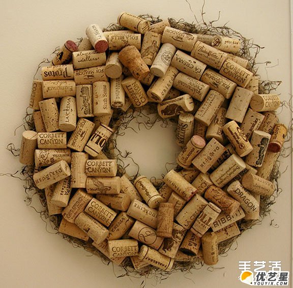简单的红酒塞手工自制的艺术时尚饰品 精美的照片墙 各种艺术优美欧美风的装饰品_www.youyix.com