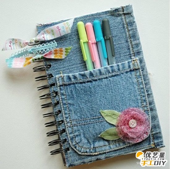 用废旧牛仔裤制作出各种小物品 废旧牛仔裤的各种用处作品 用牛仔裤diy各种漂亮的小玩意_www.youyix.com