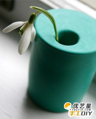 多余的气球和杯子能做什么 用气球与杯子制作花瓶手工制作diy教程_www.youyix.com
