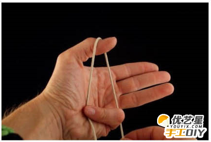 简约风格的编织小球 简单美观的绳编小球吊坠手工制作_www.youyix.com
