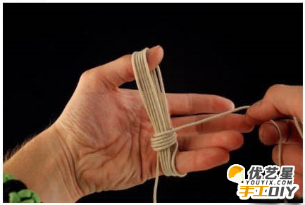 简约风格的编织小球 简单美观的绳编小球吊坠手工制作_www.youyix.com