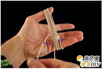 简约风格的编织小球 简单美观的绳编小球吊坠手工制作_www.youyix.com