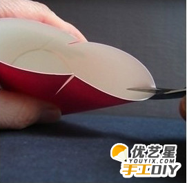 简单易学纸杯改造成漂亮礼物盒子手工diy  旧纸杯手工制作教程_www.youyix.com