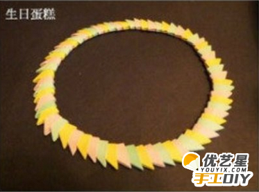 三角折出美丽的生日蛋糕    手工插折制作一个独特漂亮又有意义的蛋糕教程_www.youyix.com