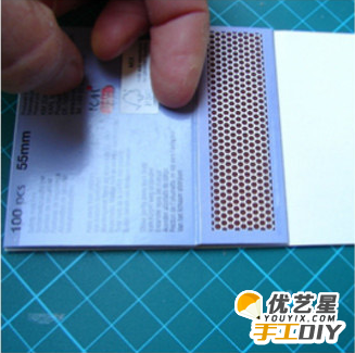 小房子创意制作 纸盒和彩纸制作可爱精巧的小鸟屋 儿童手工装饰制作教程_www.youyix.com