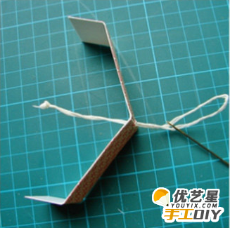 小房子创意制作 纸盒和彩纸制作可爱精巧的小鸟屋 儿童手工装饰制作教程_www.youyix.com